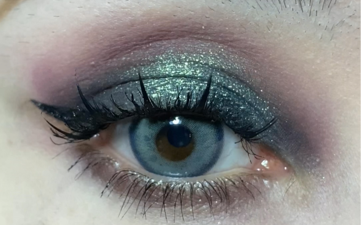 黑蓝色眼妆～这次尝试了黑色眼影!