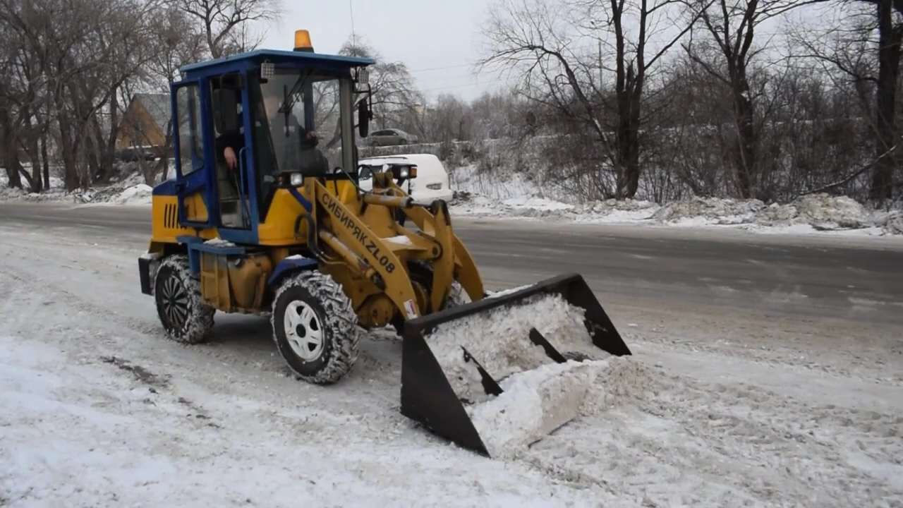 轮式装载机在俄罗斯雪地除雪作业,这就是大国重器
