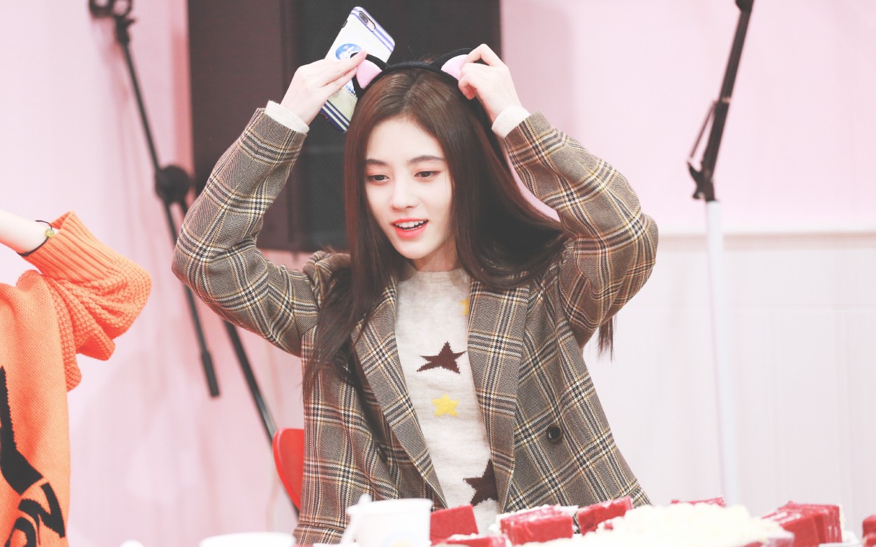 【鞠婧t】20181202万丽娜冷餐会_哔哩哔哩_bilibili