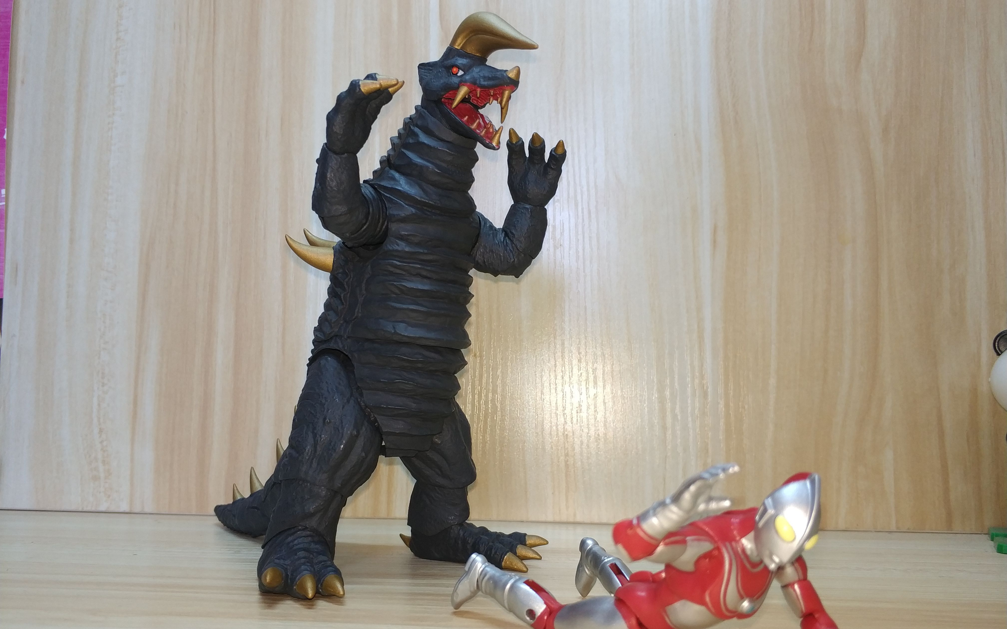 归来的奥特曼万代shf魂限保镖怪兽布莱克王