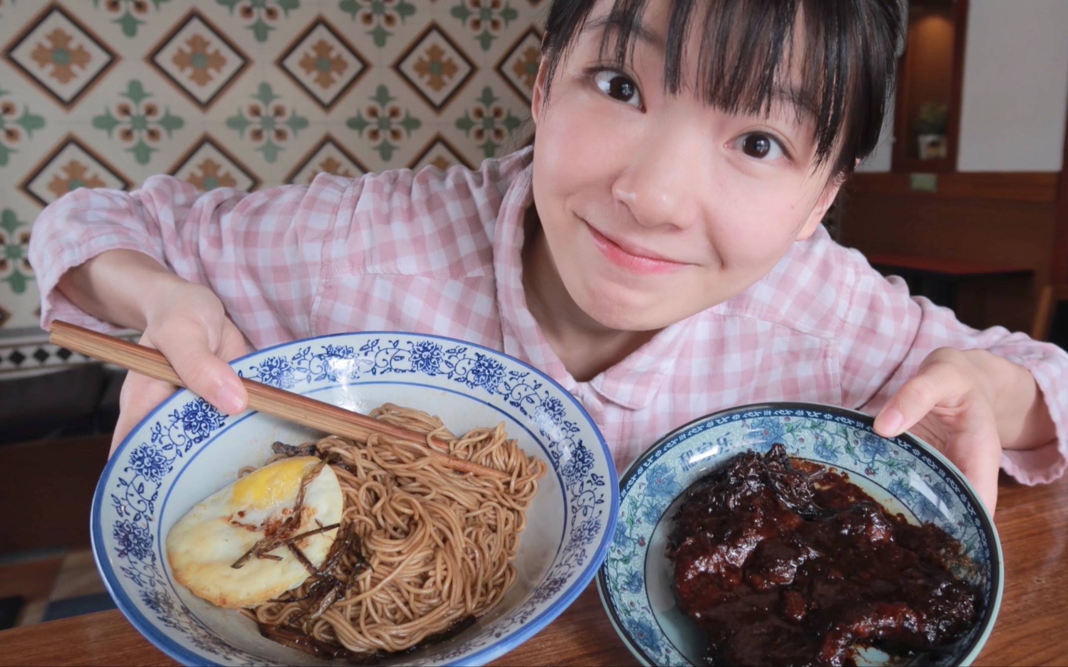 [图]体验人生第一次吃播！一个人去老上海味十足的本帮面馆吃面！