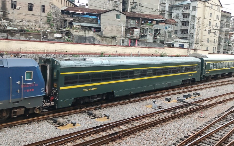 6.22 怀化站西头的客车(3) 7270挂wx25t999287