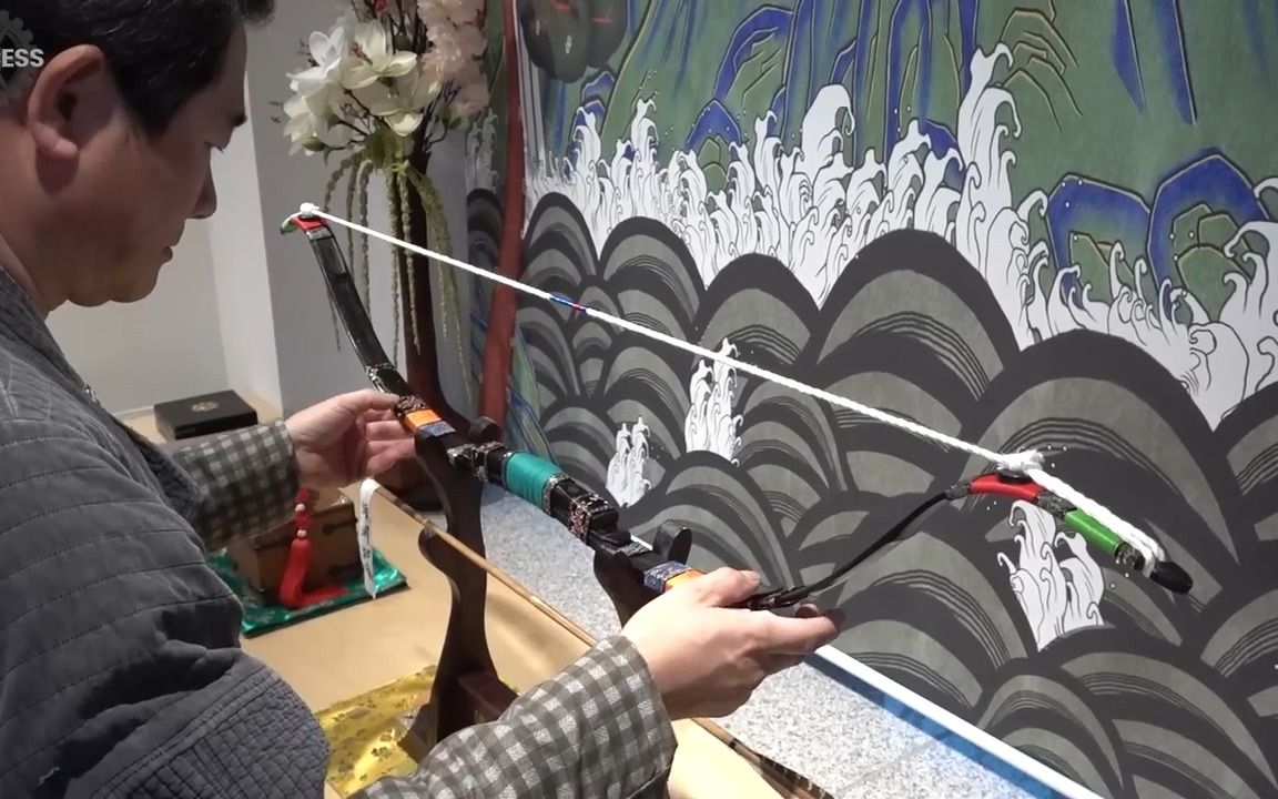 韩国工匠制作传统竹弓