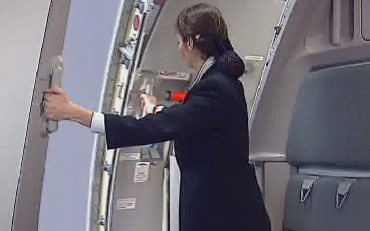 A320系列飞机内部开关登机门、勤务门教程哔哩哔哩bilibili