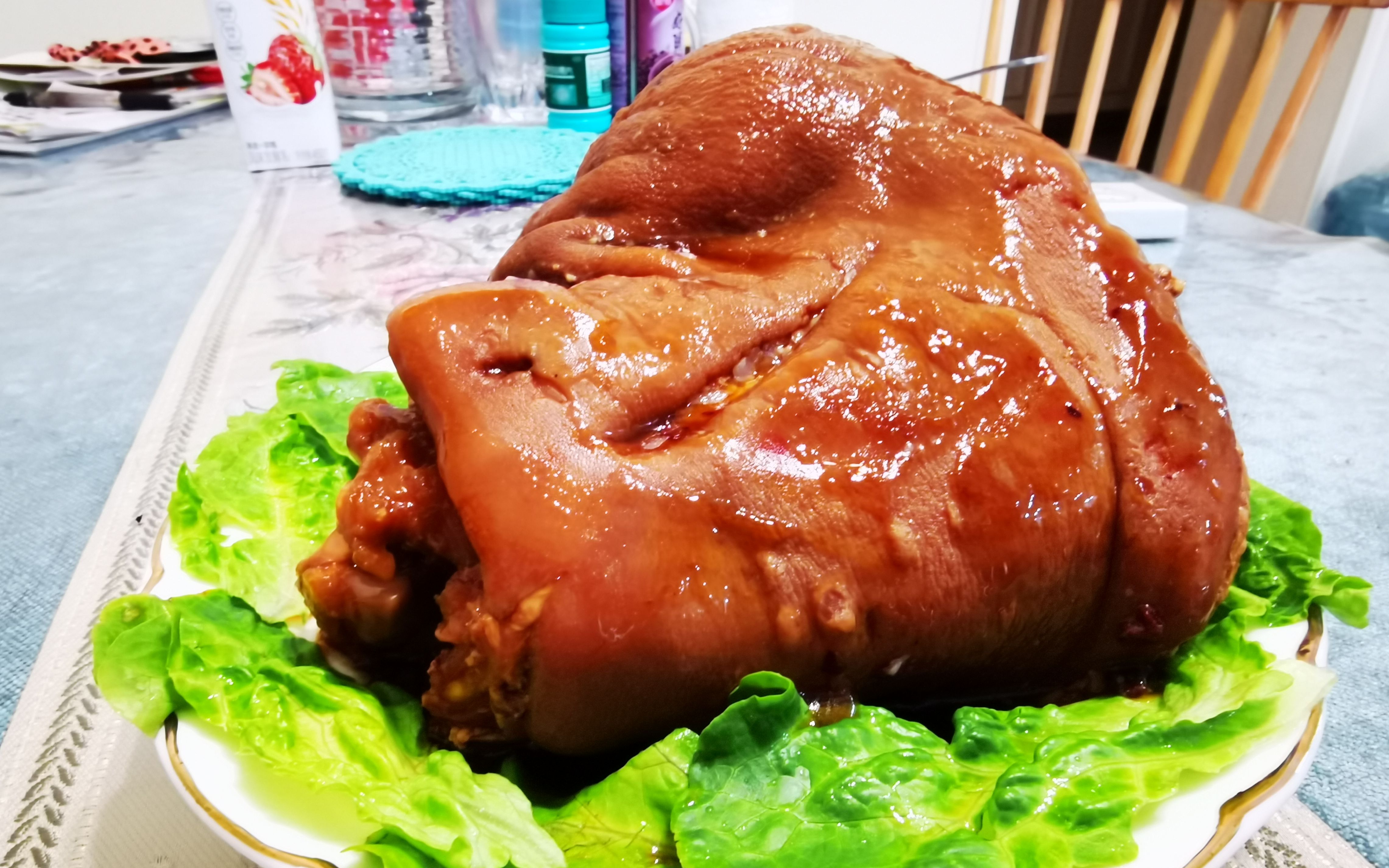 100块买一个大肘子,家庭版卤肘子,好吃不腻,美食分享_哔哩哔哩 (゜-゜