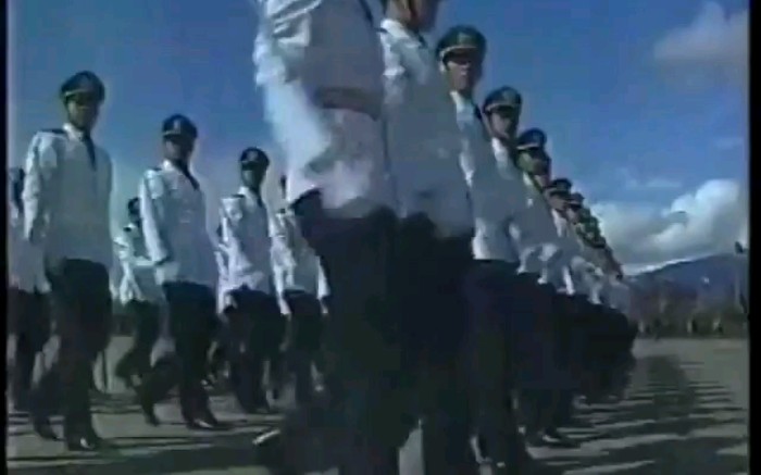 [图]1990年智利空军学校阅兵演奏德国军乐《军团致意进行曲/Regimentsgruß 》