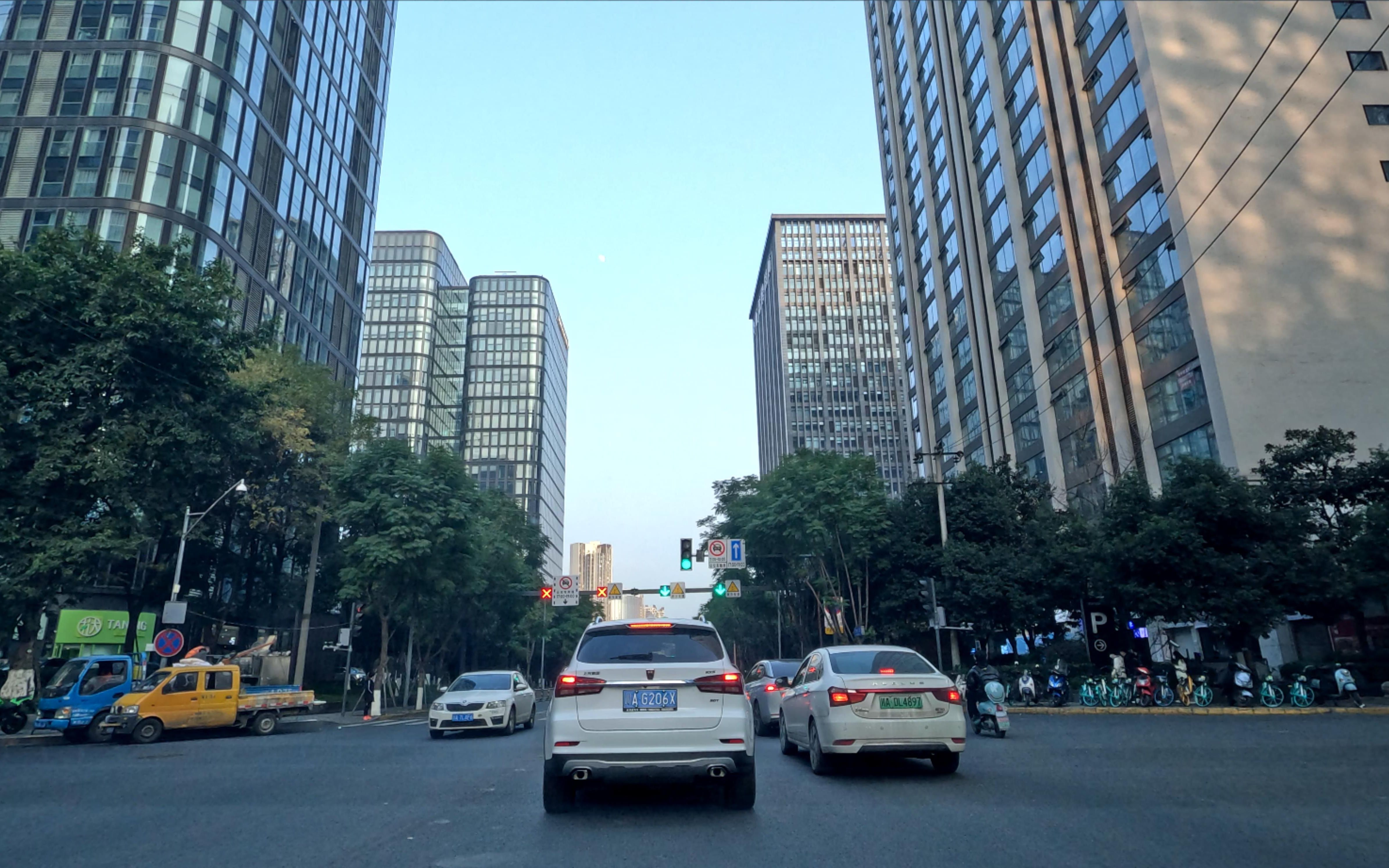 5.3k全程拍摄 成都天府三街 我走过你来时的路 还是熟悉的那一条街