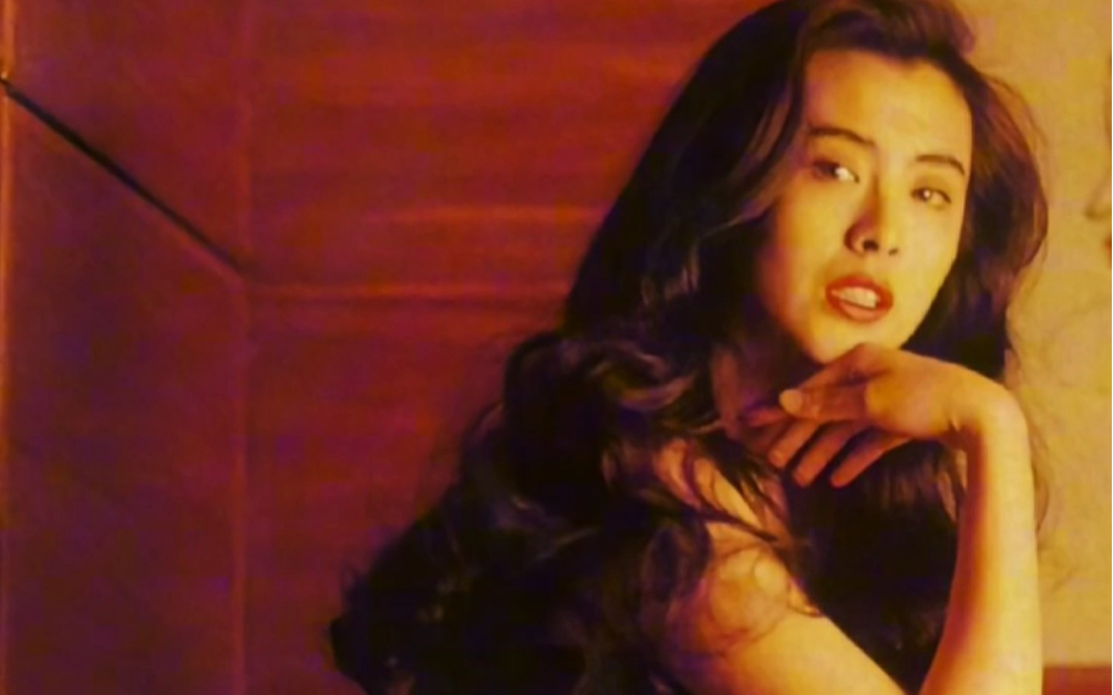 王祖贤写真 1993年版《红尘独舞》鲜艳红唇,优雅大波浪卷发金丝绒黑裙