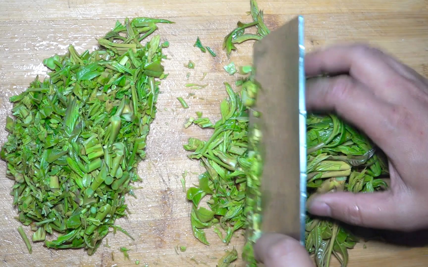 据说这是最香的野菜,香椿炒鸡蛋瞬间飘香四溢,看饿了哔哩哔哩bilibili