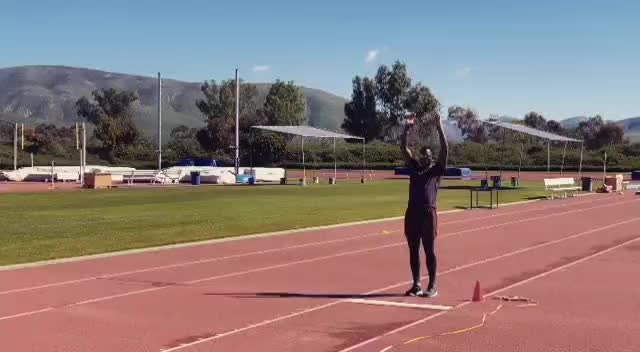 活动  三级跳名将的5级蛙跳训练,逆天的弹跳,藐视地心引力.