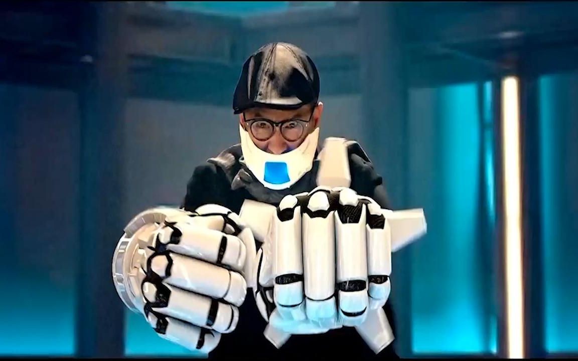 张家辉变身机甲战士,一招铁甲钢拳直接把对方机器人给ko掉