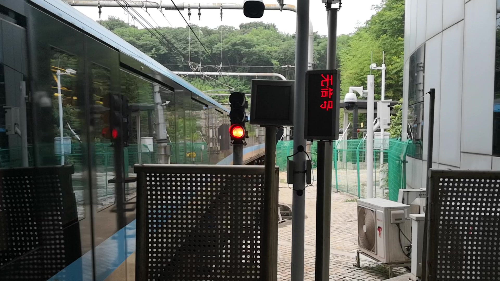 【南京地铁】1号线一代车安德门站出站(中国药科大学站方向)_哔哩哔哩