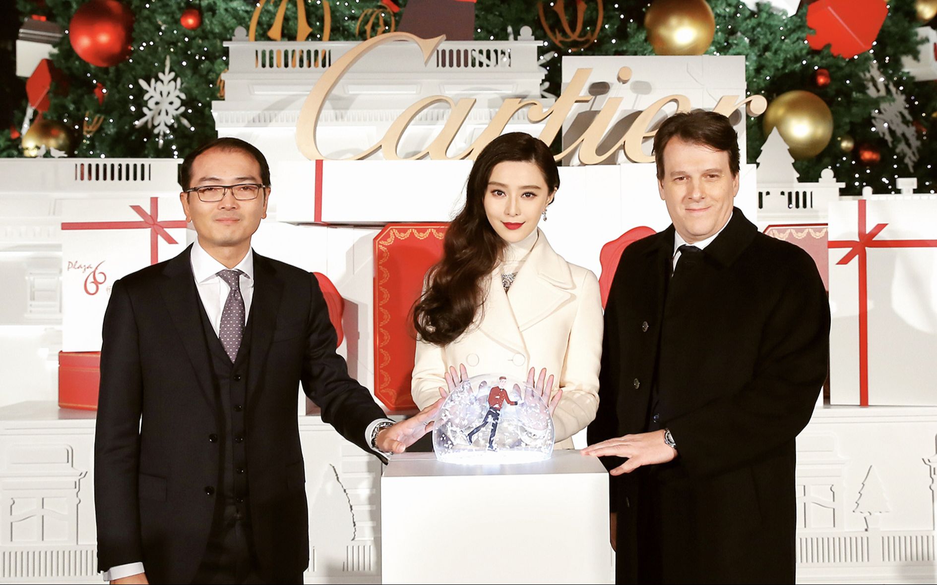 2016年12月1日范冰冰以cartier卡地亚亚洲地区代言人身份受邀出席首次