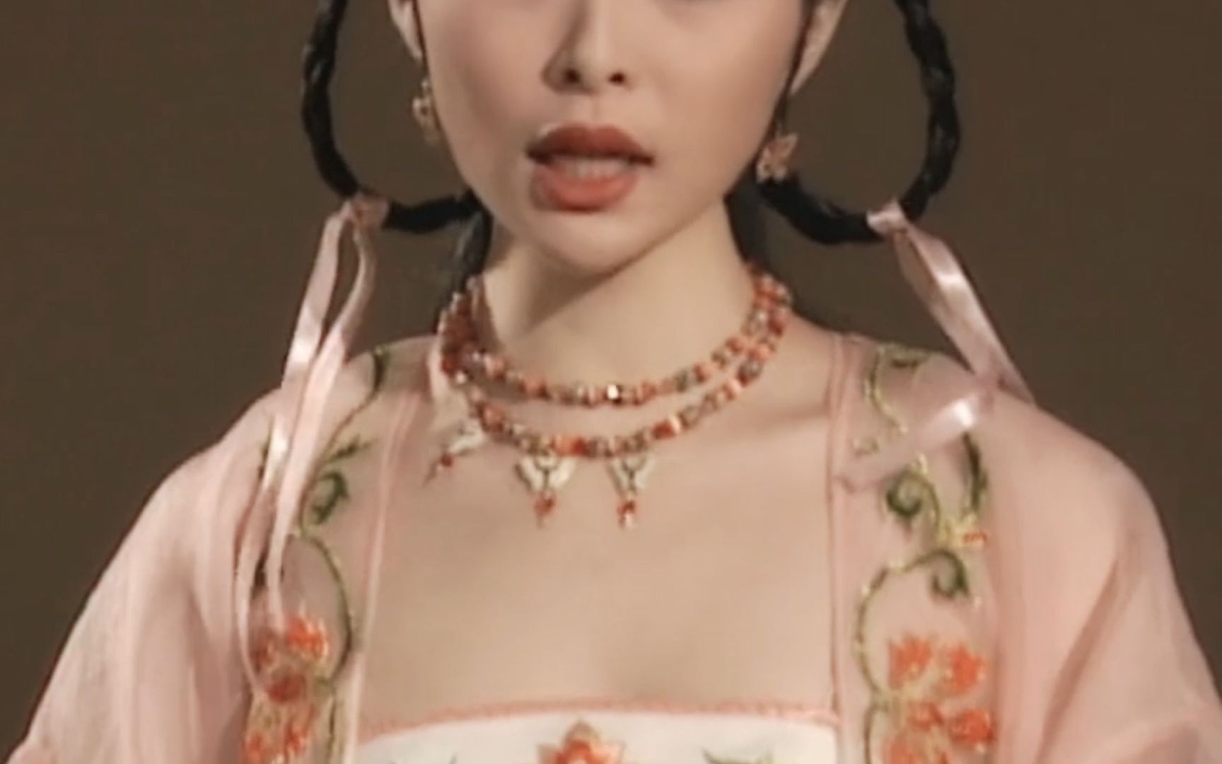 小时候怎么没发现柳琵琶好美啊,换个小公主妆造,是李靖高攀不起了