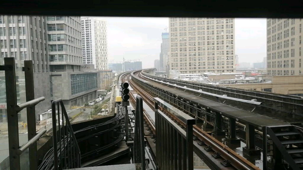 无锡地铁1号线刘潭站两车交会