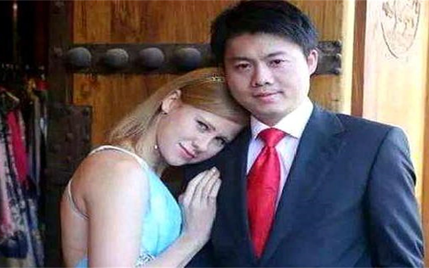 [图]俄罗斯华人的告诫：千万别和俄罗斯美女结婚，后悔都来不及