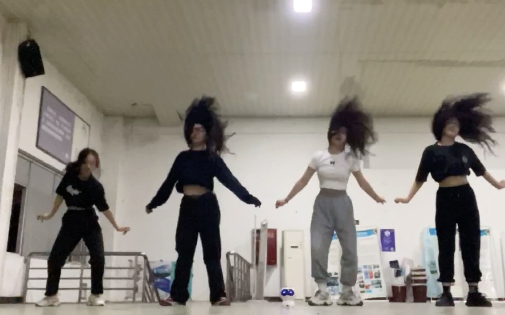 【偏台四姐妹】BLACKPINK-Pretty Savage翻跳练习_哔哩哔哩 (゜-゜)つロ 干杯~-bilibili