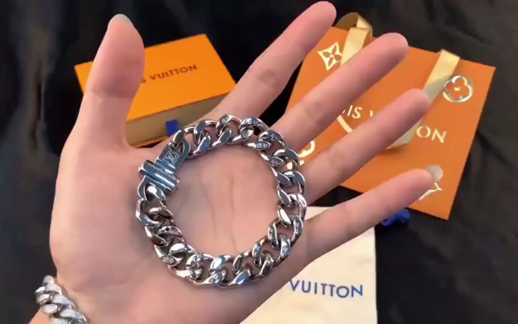 【潮流馆】lv路易威登磁扣手链_哔哩哔哩_bilibili