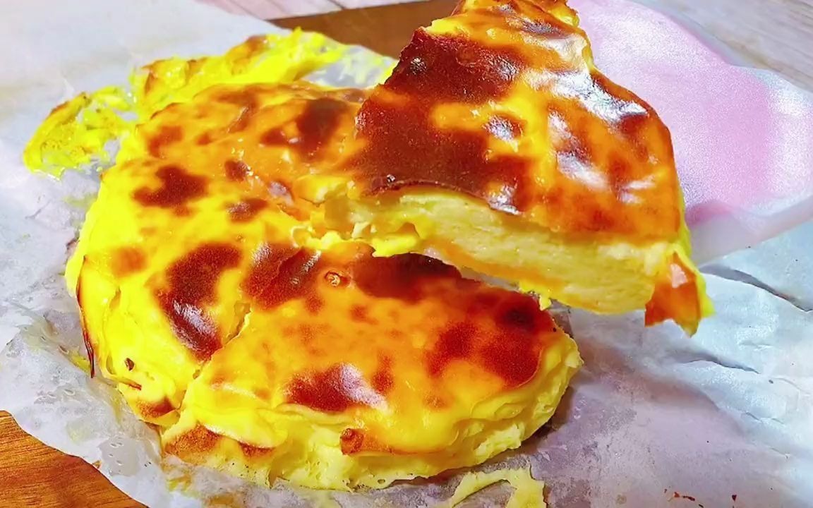 跟着美食达人学做的流心酸奶蛋糕,低卡还解馋,快去试试!