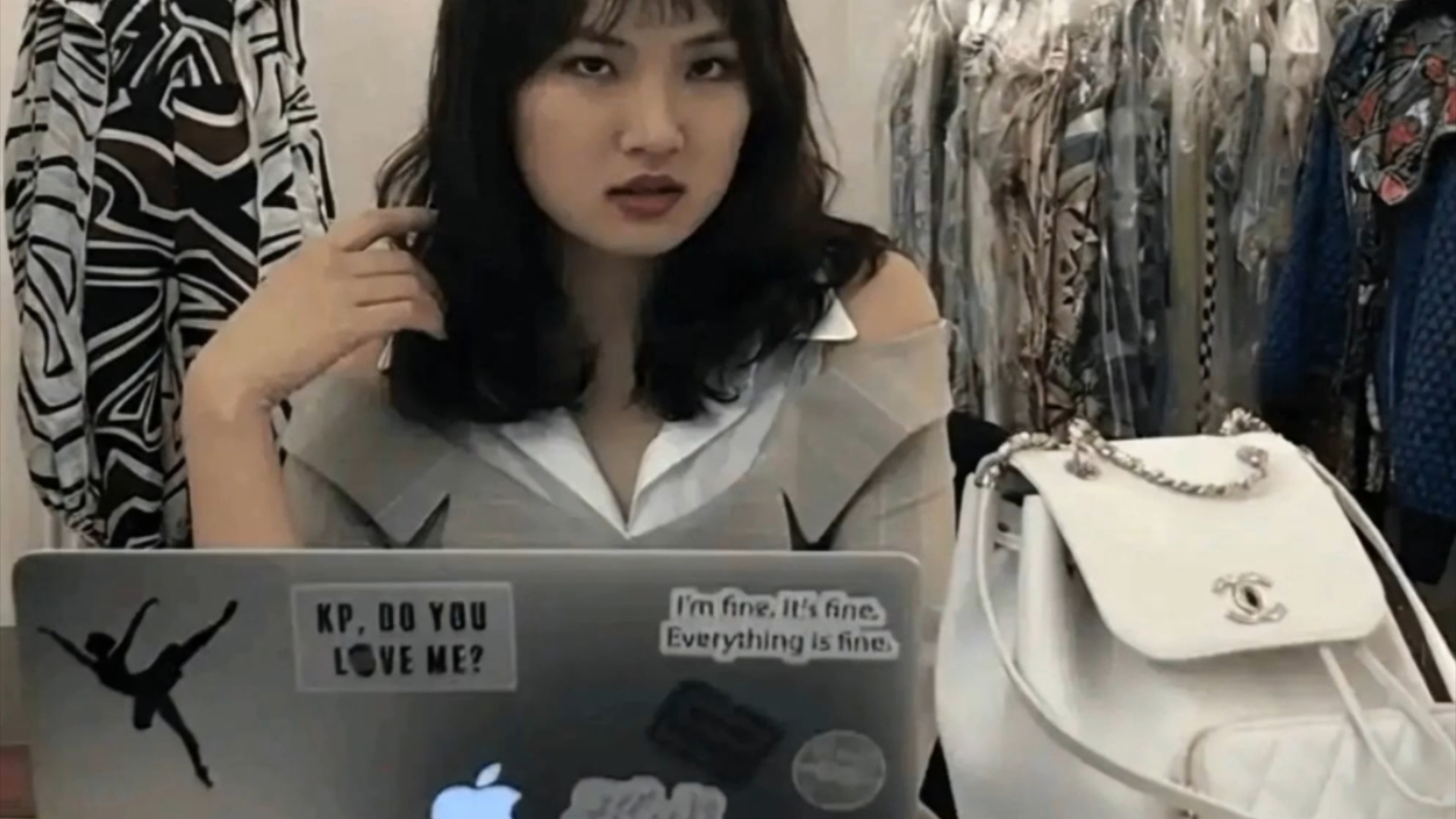 华为小公主姚安娜亲自把苹果换成华为,正式接班家族企业