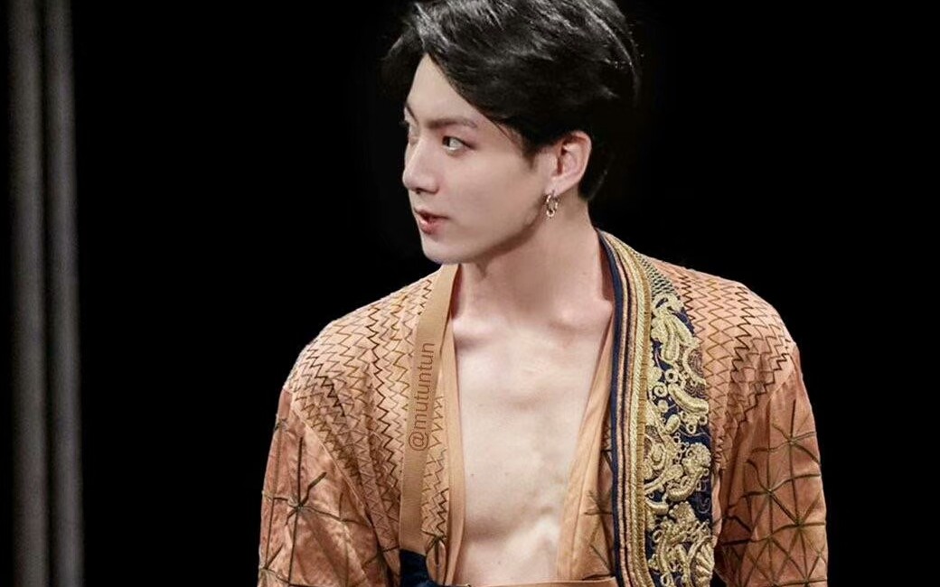 朴智旻腹肌,金南俊(夹缝) 找腹肌胸肌