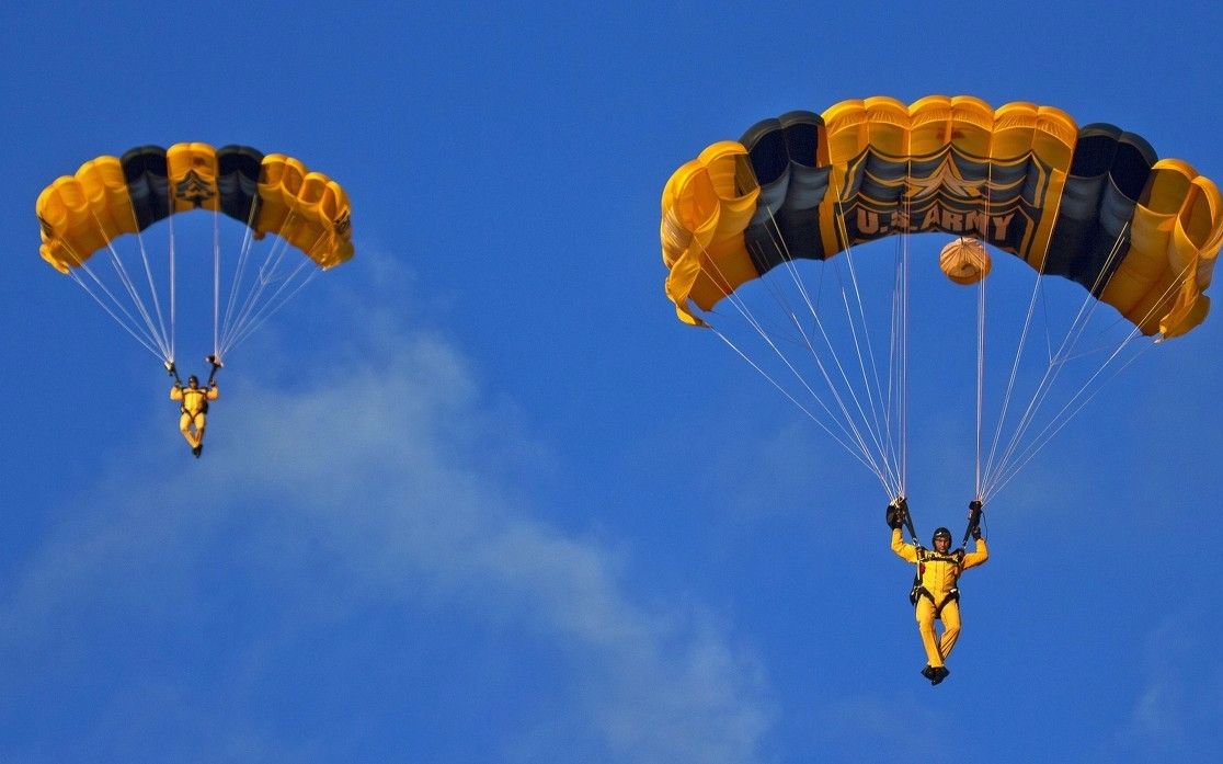 为什么民航飞机宁可坠机,也不给乘客配备降落伞?