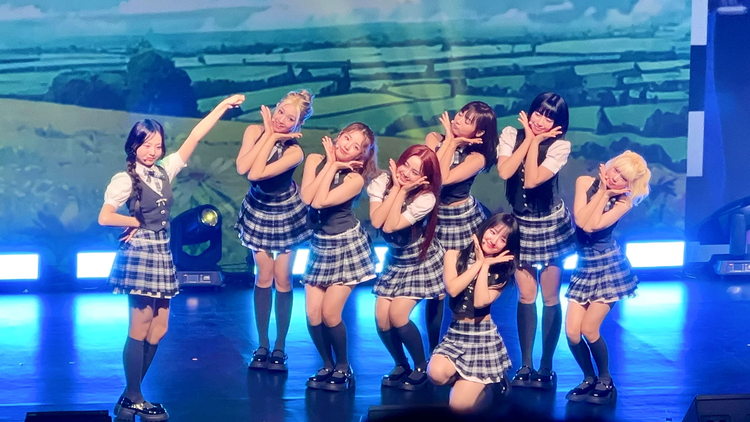 火爆外国的韩国女团unis亚巡首尔站现场直拍