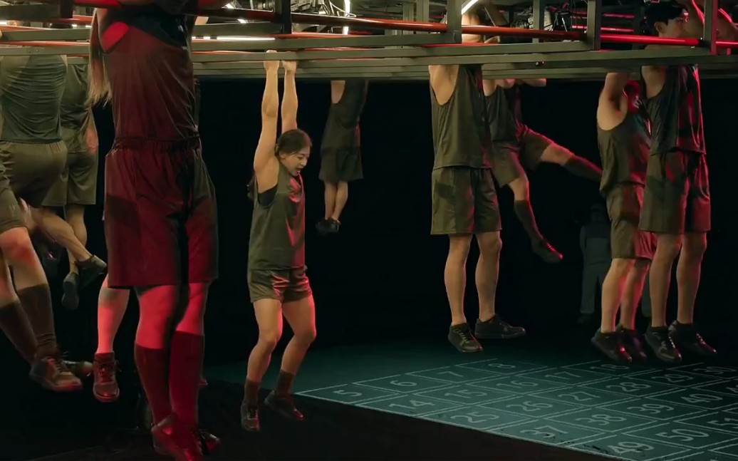 韩国最新推出的综艺体能之巅 真人版鱿鱼游戏