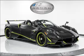 Video herunterladen: 2017 帕加尼（Pagani）Huayra Roadster ，曾经的车主Shimikeyin，静态展示、V12发动机启动声浪