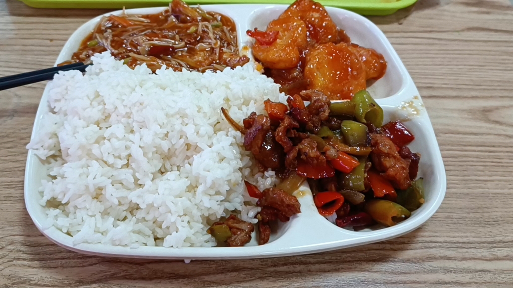 學校食堂的晚飯