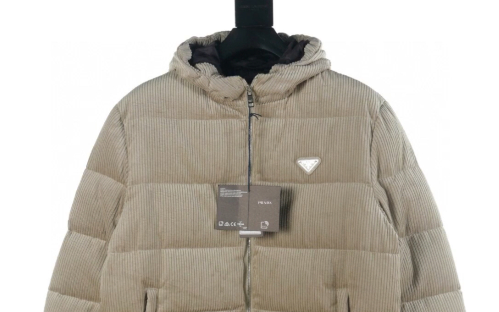 说一下高仿prada普拉达灯芯绒羽绒服