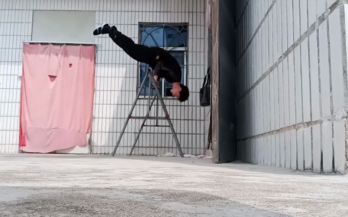 又是一期阿伟飞机撑