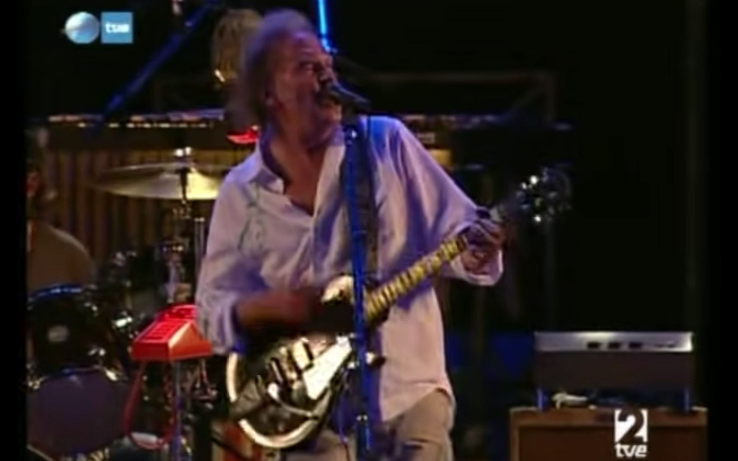 [图]Neil Young - Hey Hey, My My (Into The Black) - Rock In Rio Madrid 2008