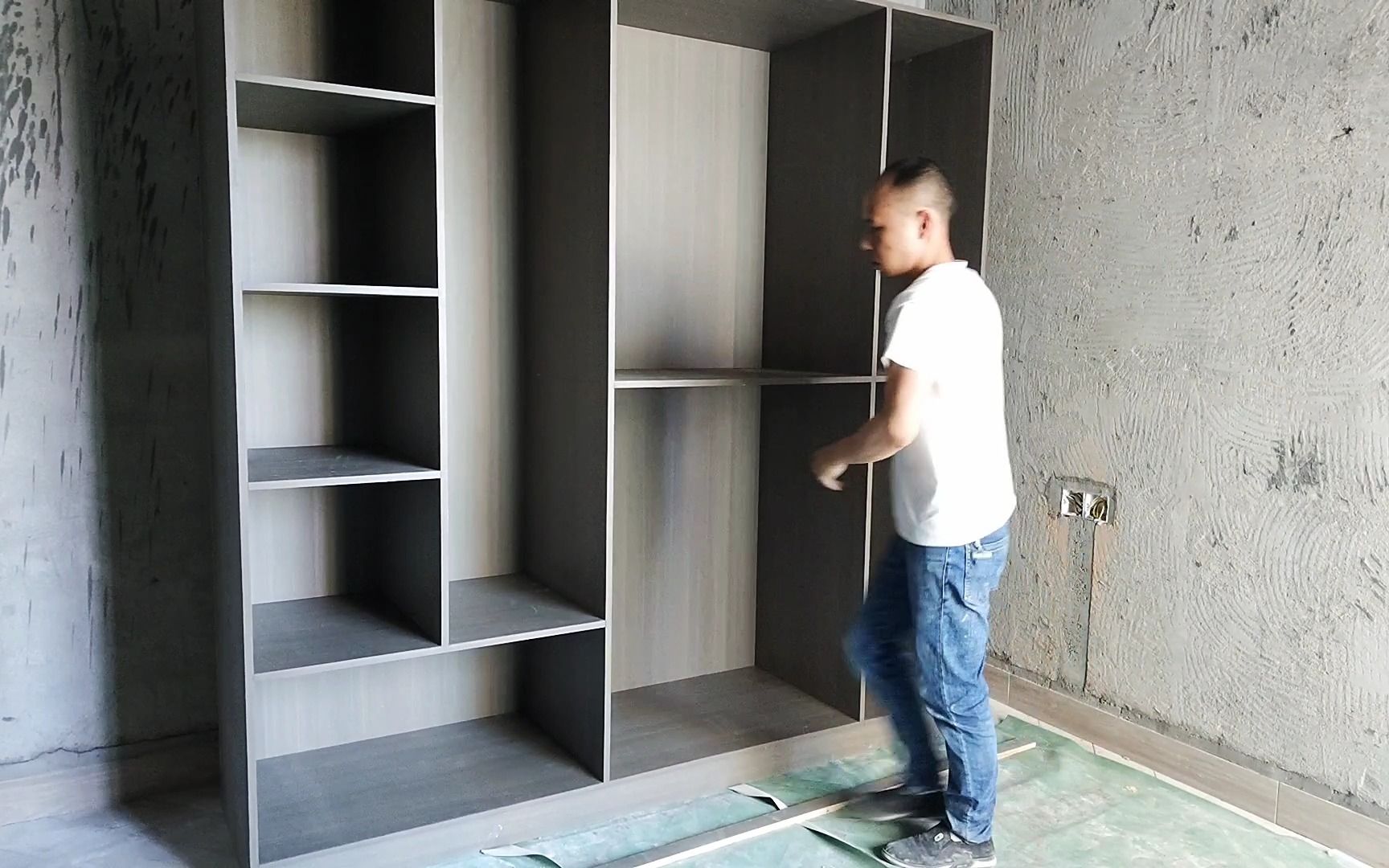 现场用免漆板制作衣柜,机器封边,效果好又耐用