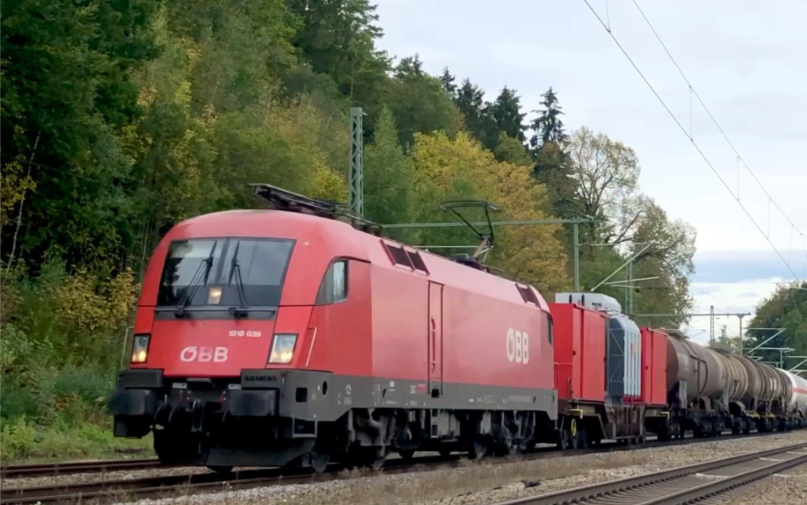 奥地利联邦铁路"金牛座" 1016 038电力机车牵引混编货列通过a08ling