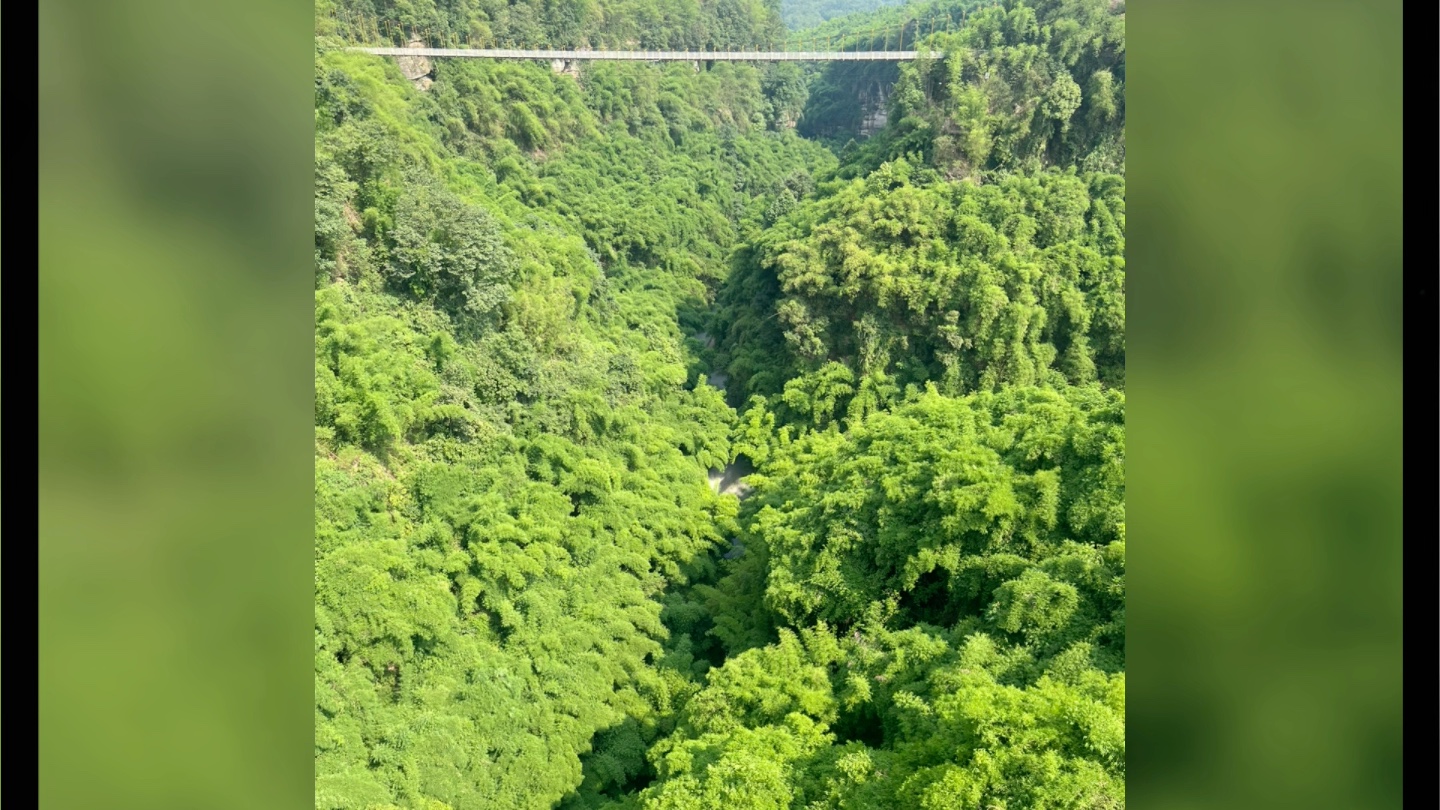 邛崃旅游景点玻璃栈道图片