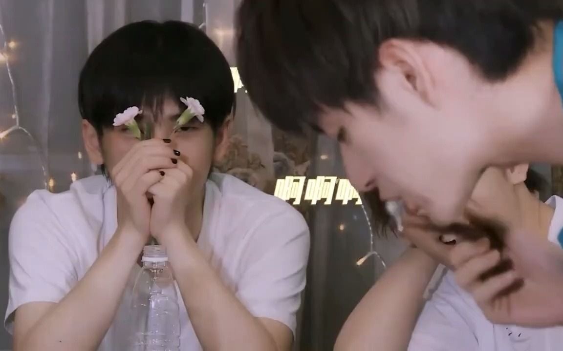 翟潇闻与张颜齐相爱相杀逃不过爸爸跟儿子做饭闻臭豆腐