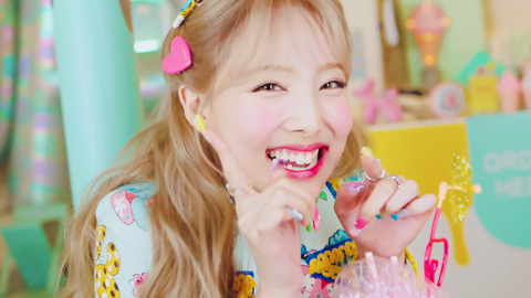 220627 TWICE Nayeon 'POP!' MV Behind