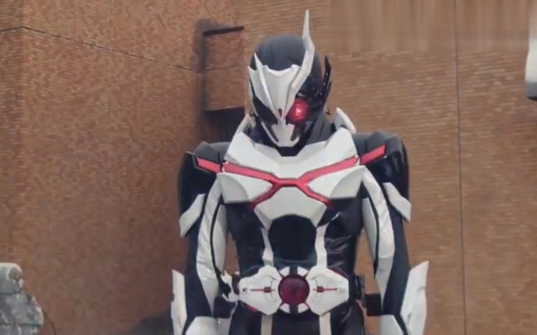 来感受一下亚克one的压迫感