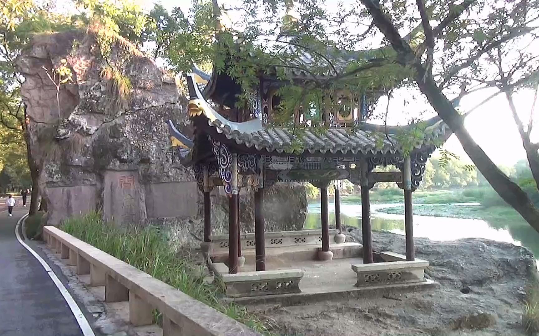 浙江省缙云仙都问渔亭,大肚岩