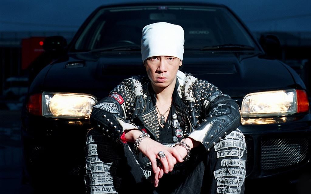 曾3000元卖了弟弟,早年落魄进入娱乐圈,如今身价上亿