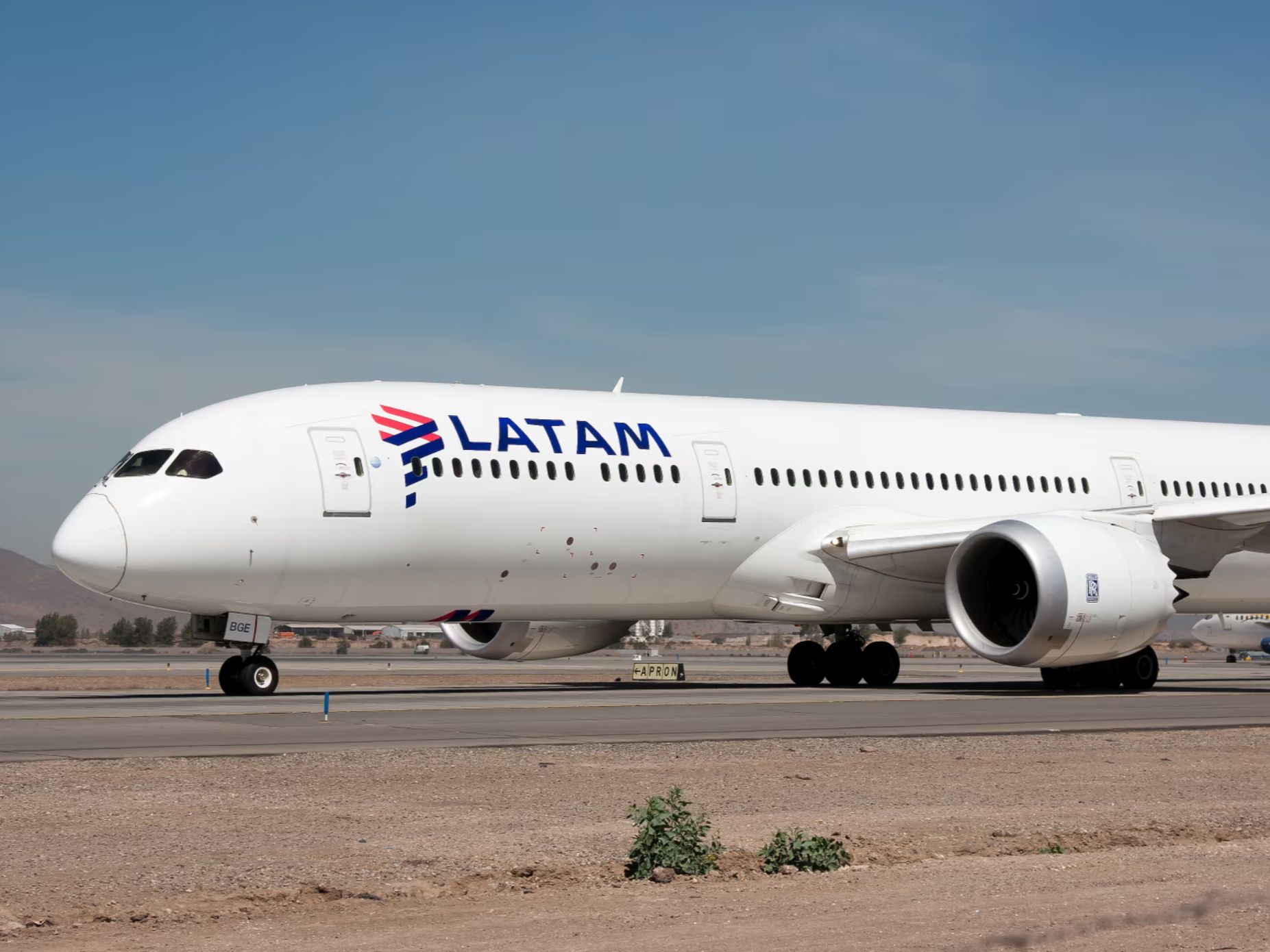 拉美航空波音787地面静展,f-22低空通场喧宾夺主