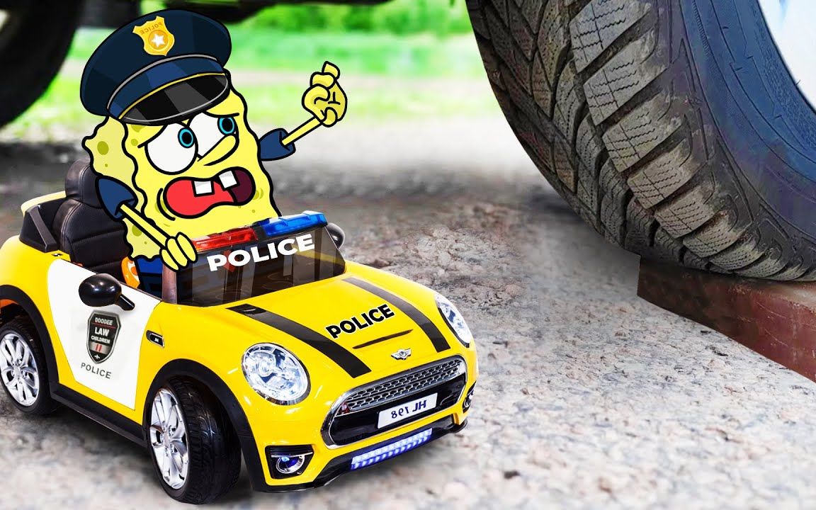 海绵宝宝vs他的警车,在车里捣碎松脆的东西的趣味实验!