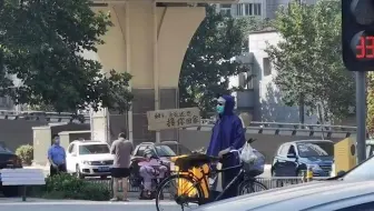 郑州“雨衣爸爸”遇难女儿手机被一清淤工人藏起自用，正复原数据