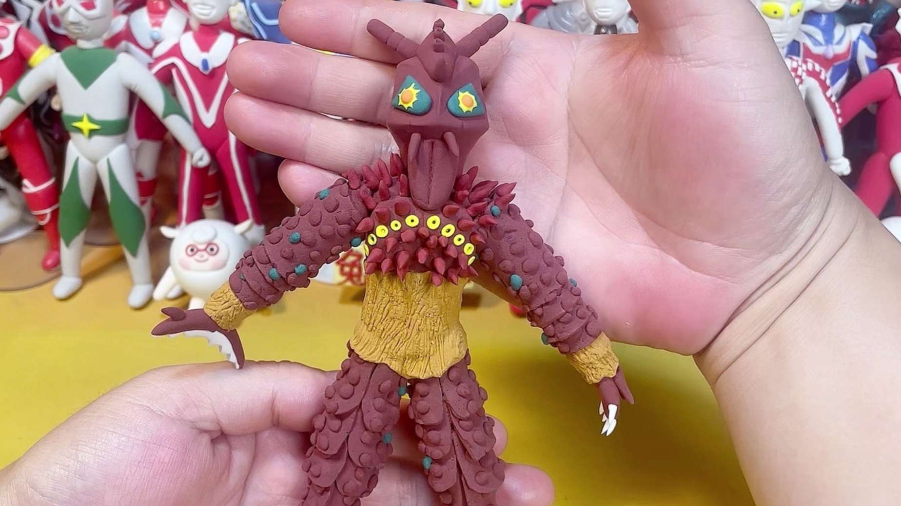 用粘土捏艾斯奥特曼登场的宇宙人亚波人