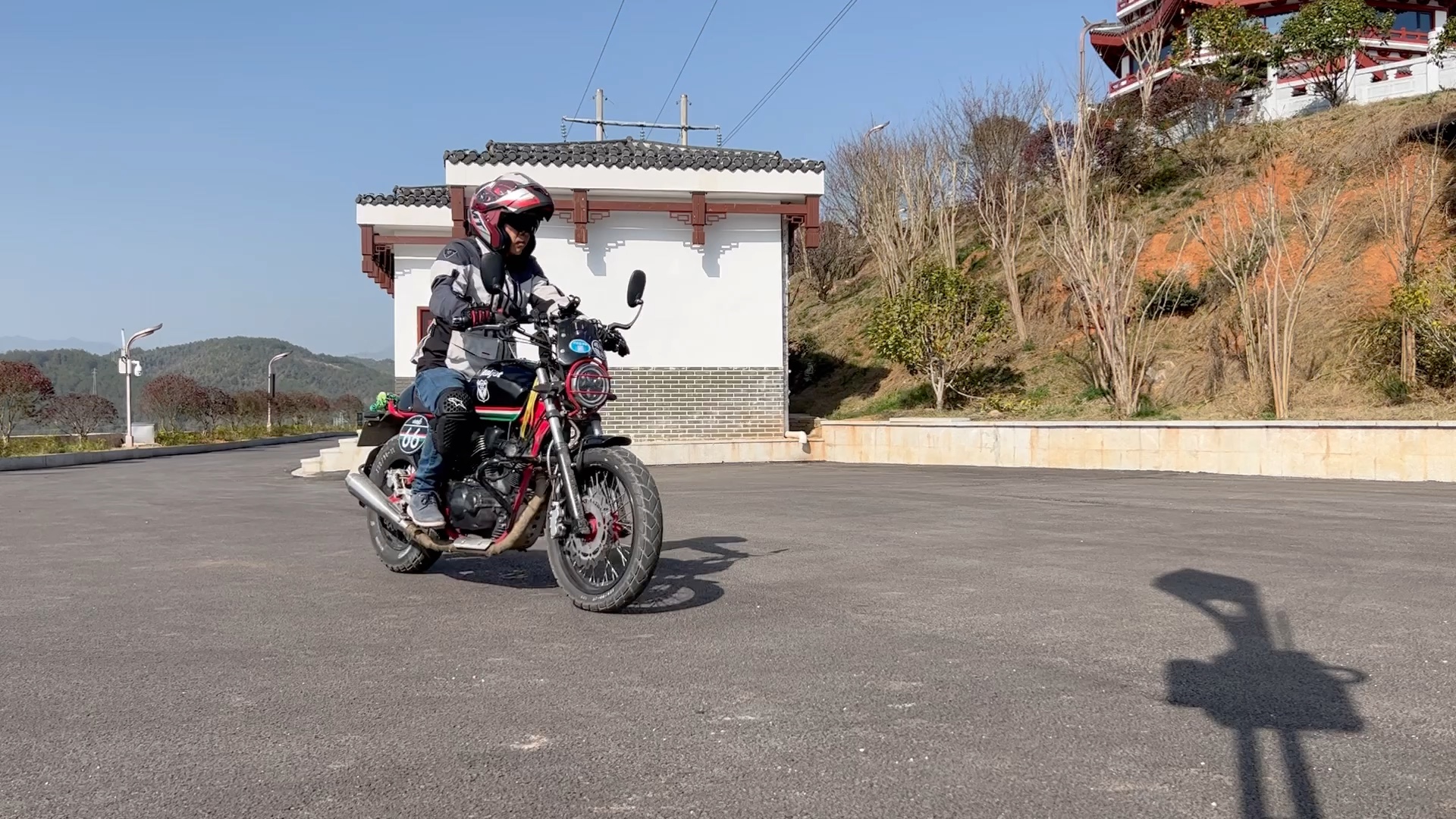 摩托练习,新邵灵犀塔的小场地风景怡人.