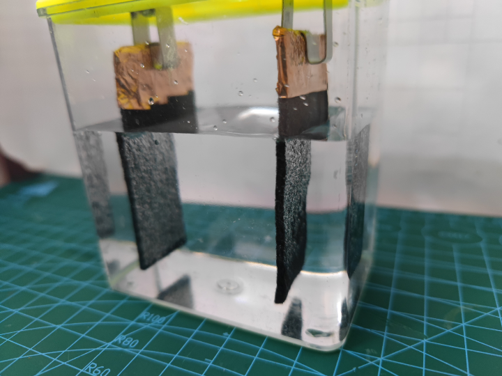 教学视频制作简易的氢氧燃料电池