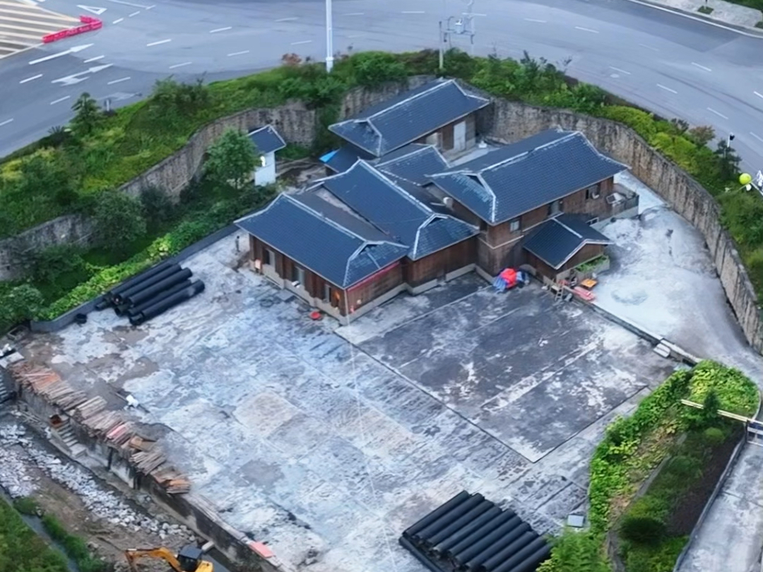 贵州挡道"钉子户"一条笔直子的公路就变成了这样,每天24小时,车噪声