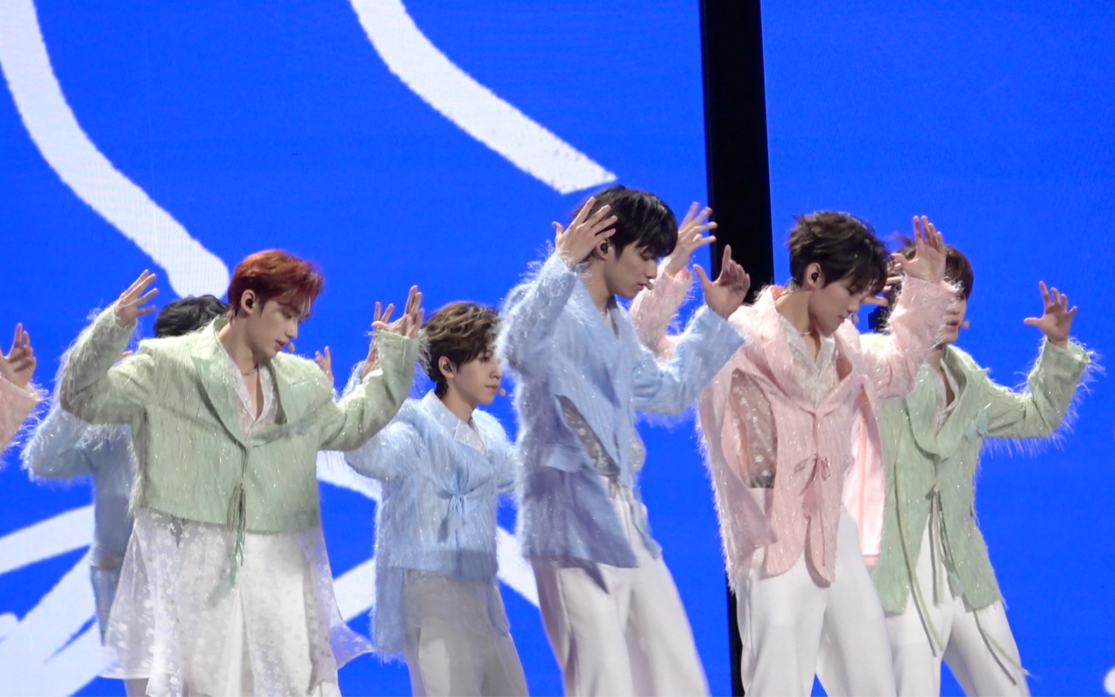 时代少年团 四周年楼外楼《躺着真舒服》