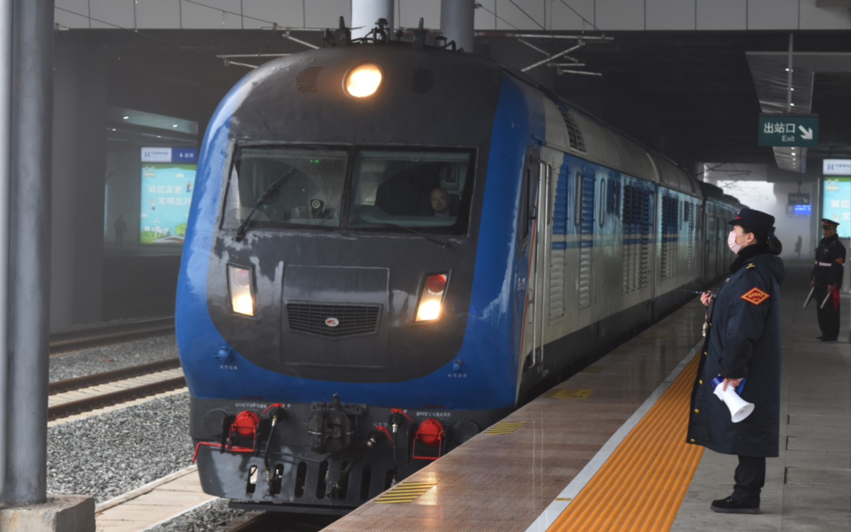 猪出来干活了·上局徐段df11g-135/6牵引哈泰神车z155盐城站12道进站